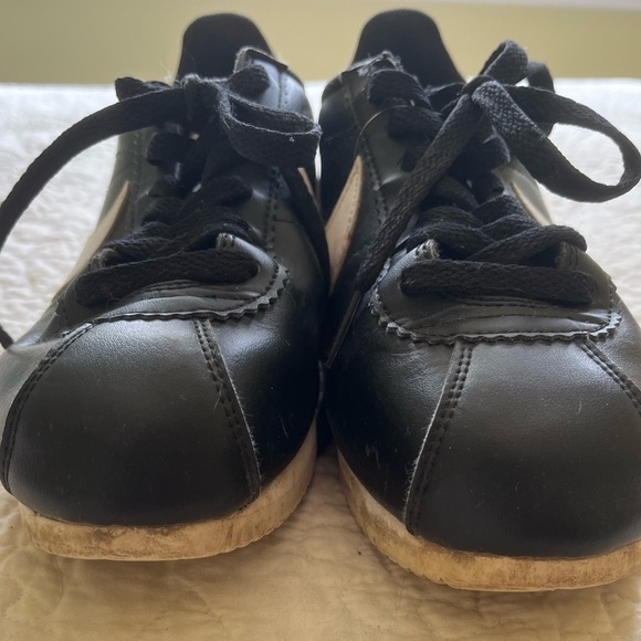 20% OFF 2+ BUNDLES! Nike “Cortez” Sneakers. Black & White. US 7.5/EUR 38.5 - Picture 4 of 10